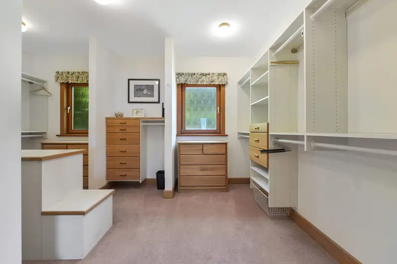 Walk in closet 