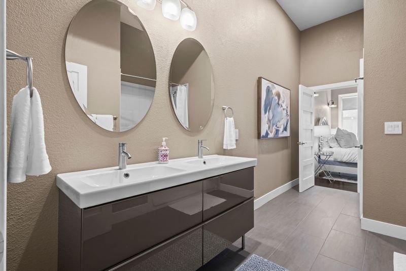 025d3803 ab00 4cdc 9a34 cbb27e93a2bf homerunner