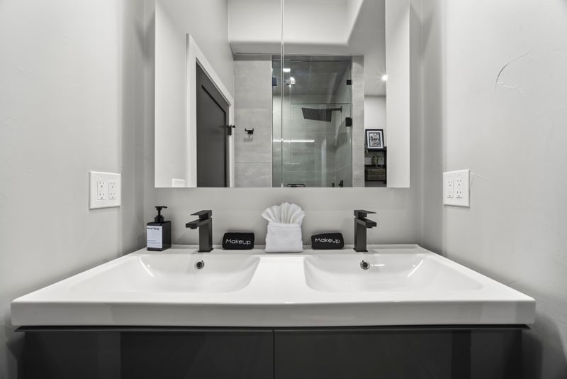 0843066c 34ec 40ea b8e2 81c09f65511d homerunner