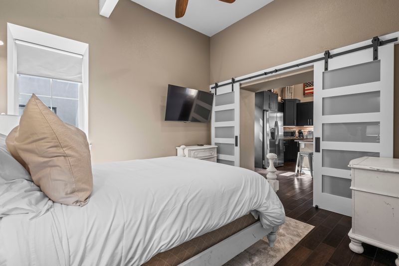 0c2eda7d c739 4e89 87f5 c5fb184f5859 homerunner