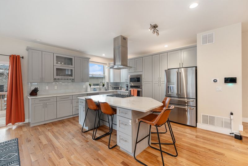 0e2b8e40 208b 4644 b7be 7a98a0e0e94e homerunner