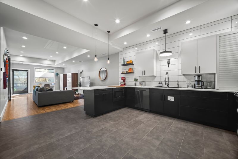 1fa86d20 c7a3 44e3 95dd f89dc0756dec homerunner