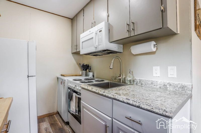 315242f5 3a2f 4081 9158 605e27a7d21b homerunner