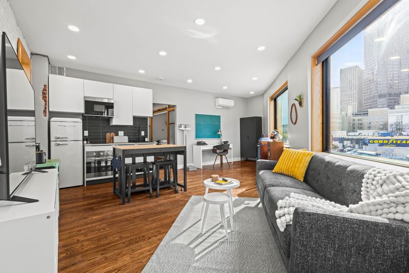 37c687e5 cdf1 49f1 9ba5 8a1607f04c1d homerunner