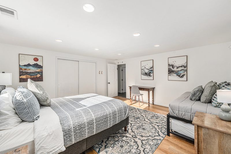 550e9d74 a239 451d a432 2956217bccbe homerunner