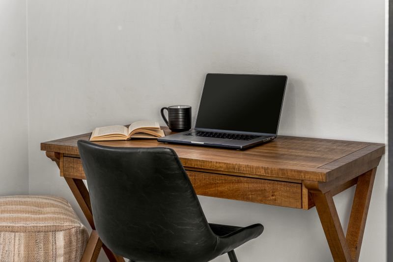 56568357 5caa 463c ab8d 3dc7c0ae828d homerunner