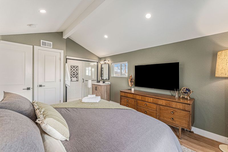 67bf4764 fdb2 40e8 b4d0 19bed8a5e5a8 homerunner