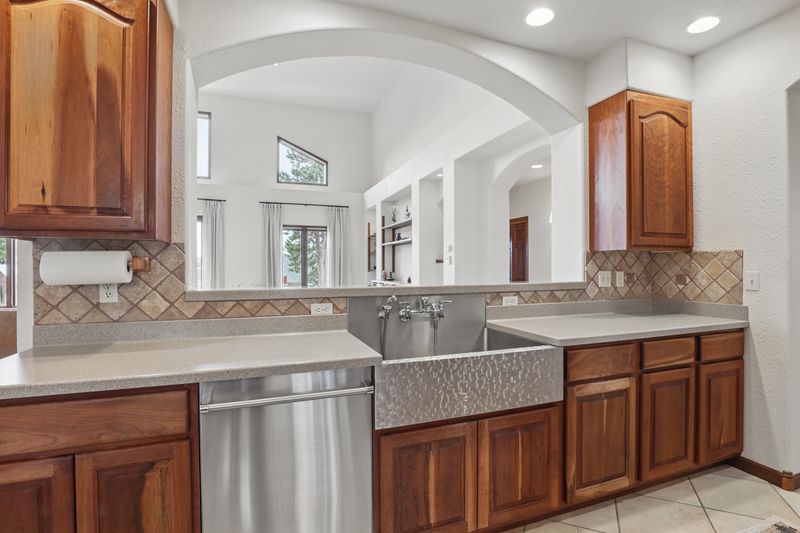 82321406 69c8 48cf 825d ba8b70efbacb homerunner