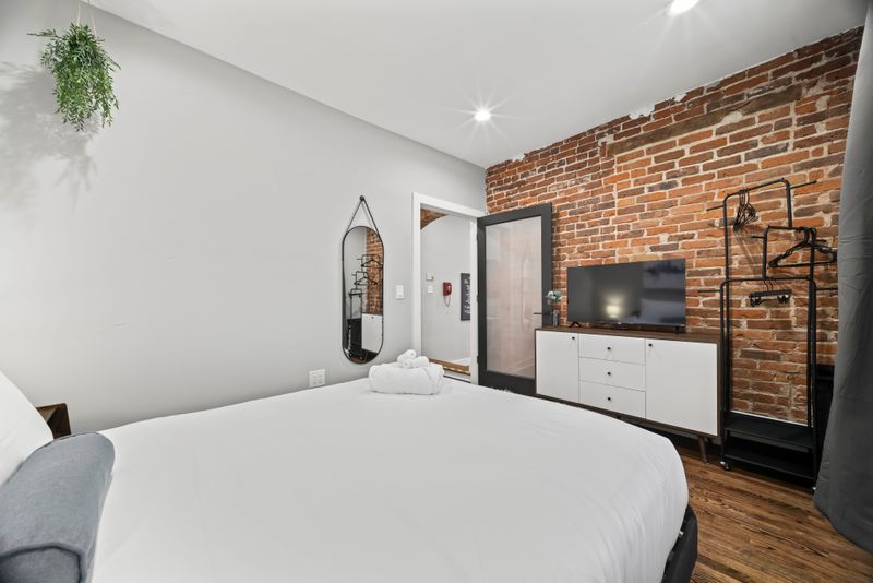 84833340 ae90 4e8c 81a1 a7ec805fd6b3 homerunner