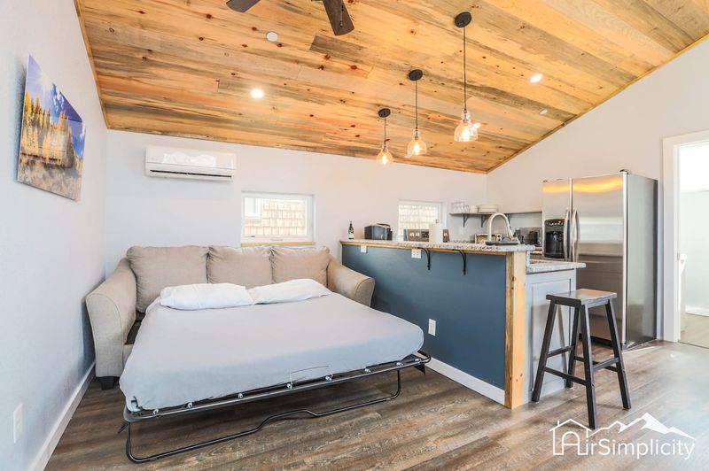 8f79a8ea 68ba 4be8 8893 c1442eb3cead homerunner