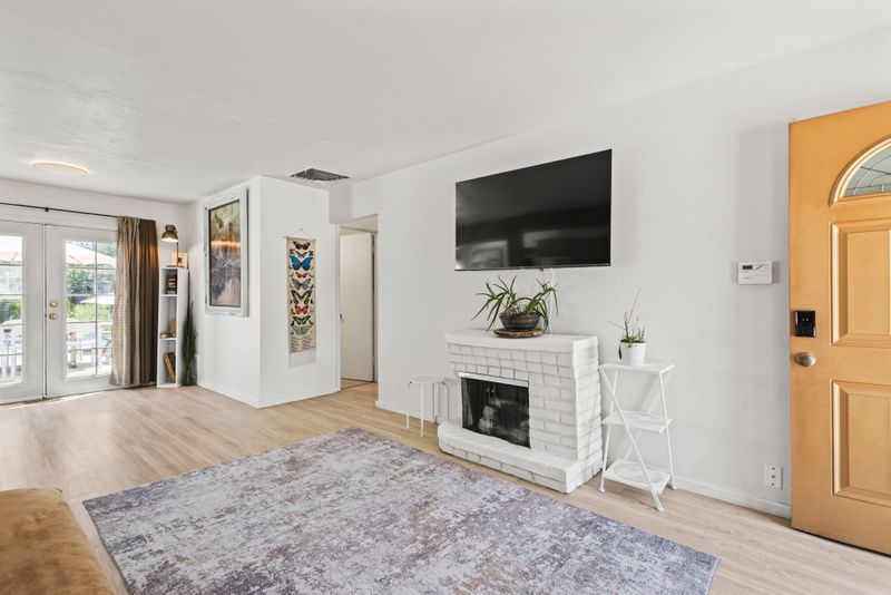 98b41a94 0095 4726 a21b 885038584c6f homerunner