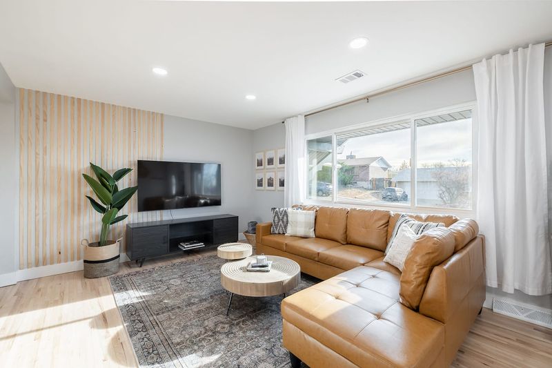 Affd6c57 86e1 40af 93ea 143d3919eb1d homerunner