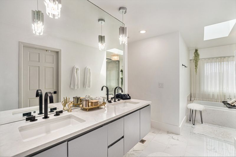 C0555c2d ea67 48be b925 aad92daeec71 homerunner