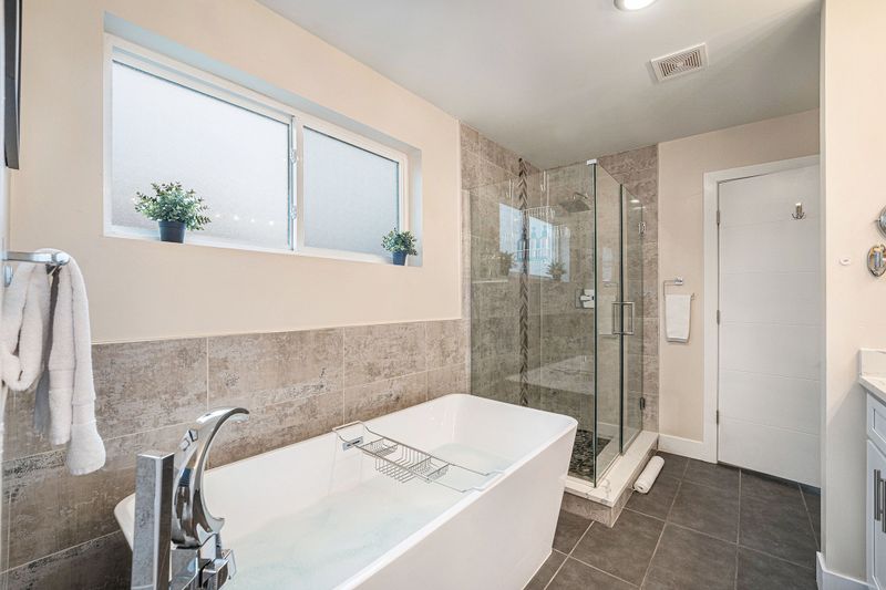 Cb49b7f0 67cf 40d9 9968 f4789638f272 homerunner