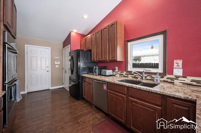 Efd9b1e2 2298 47fa 9269 0ef08d119473 homerunner