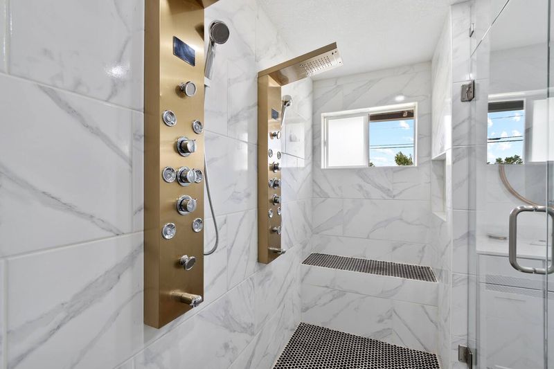 F40c3d48 5407 49c6 b2cd c389bcb8b8cc homerunner