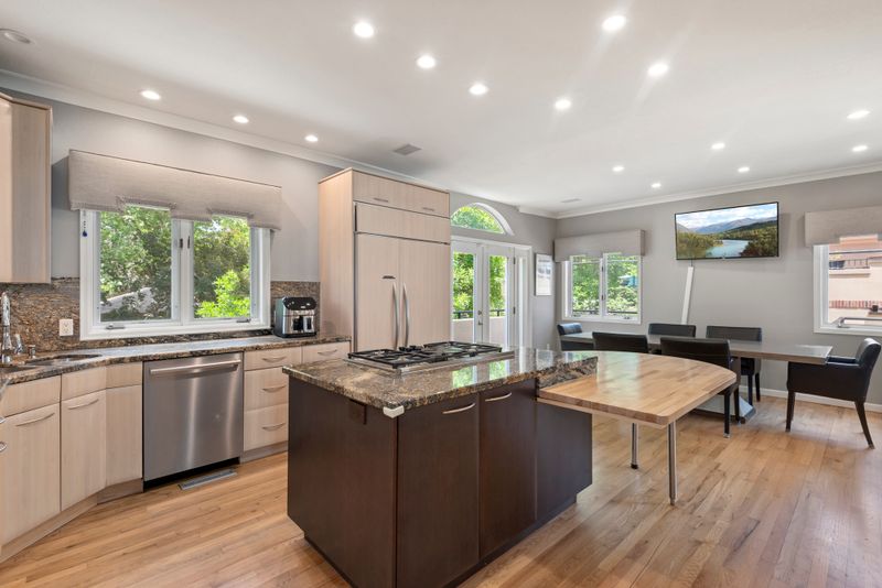 Ff9c256d c541 45fa 949e c8dc31a57ec9 homerunner