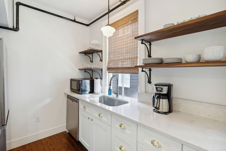 Fully equipped kitchen with everything you need to cook a meal 