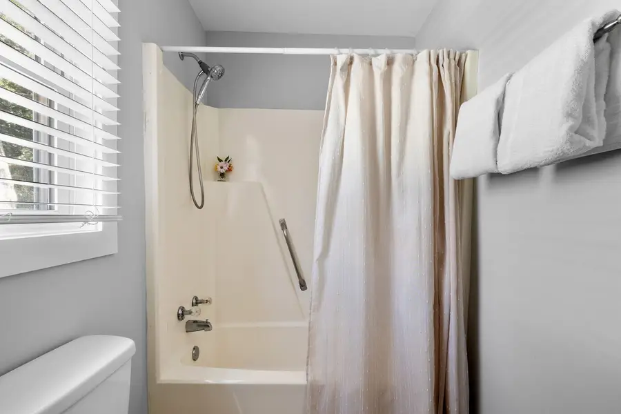 Bathroom 1: Shower/tub combo 