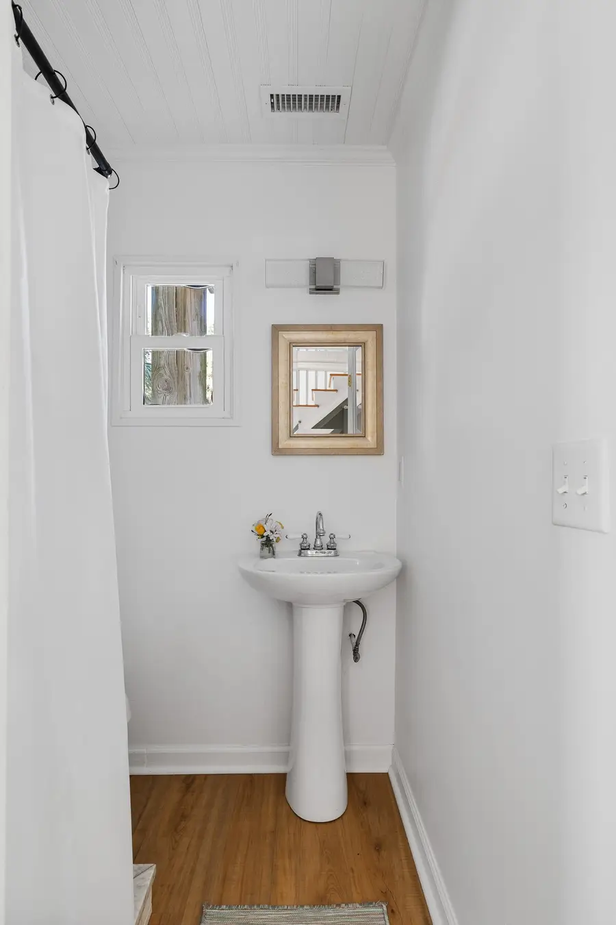 Bathroom 4: Walk-in shower