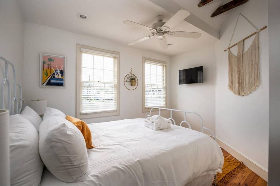Bedroom 3: Queen Bed + TV