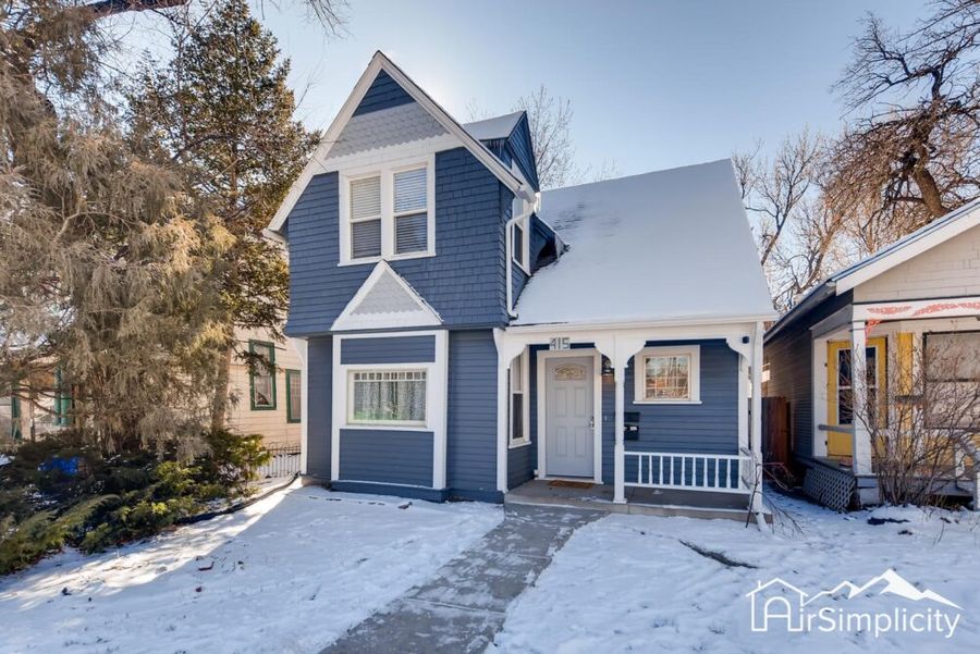 Victorian Duplex • Utility Kitchen • Walk to DT Main Image
