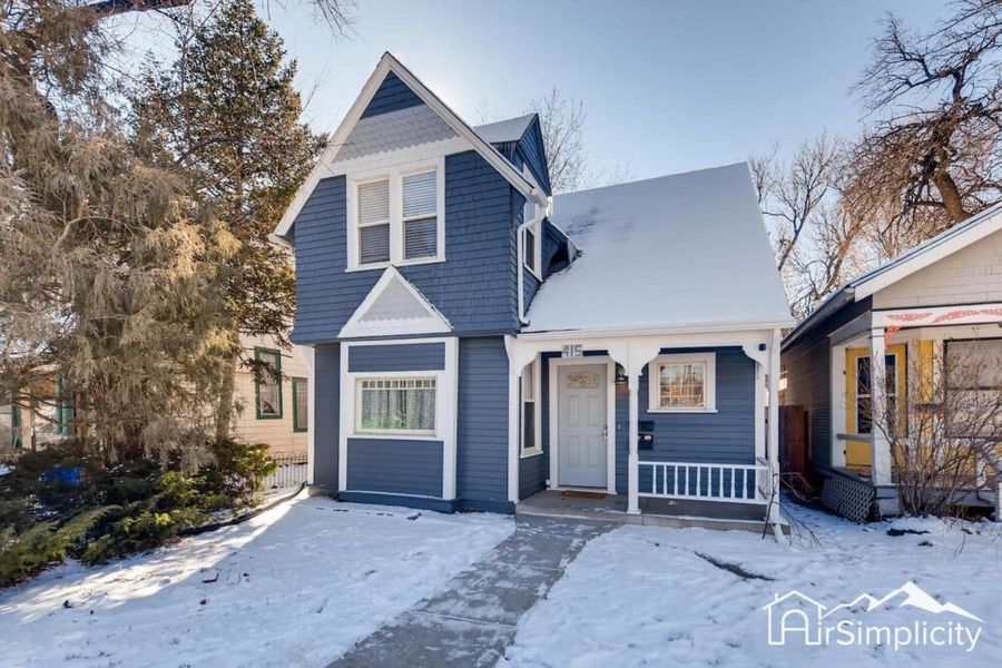 Victorian Duplex • Utility Kitchen • Walk to DT Main Image
