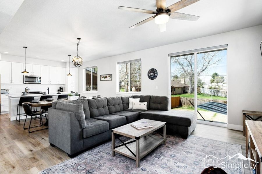 Group-friendly 8BR home w/ mountain views Main Image