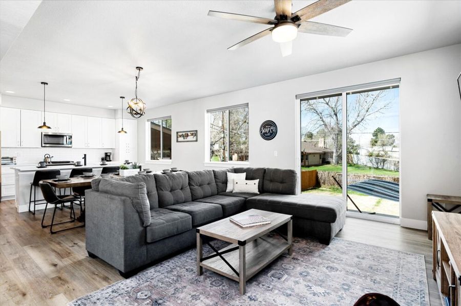 8BR townhouse w/ fenced yard & game rooms Main Image