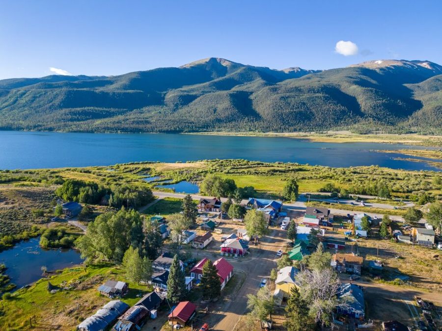 Historic Boho Brothel • Lake Retreat • Fast  Wifi Main Image