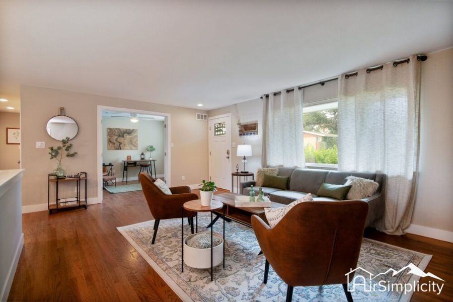 Spacious Retreat  • Ensuite Bedrooms • Large Yard Main Image
