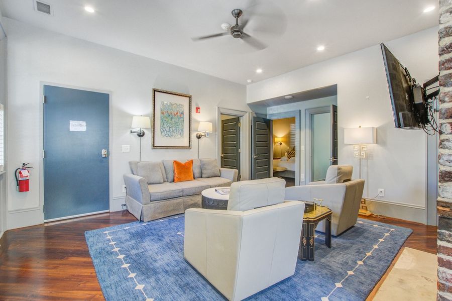 Spacious living room with seating for your entire group
