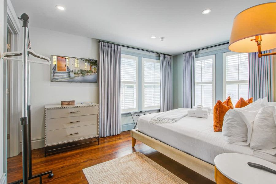 Bedroom #2: Queen Bed