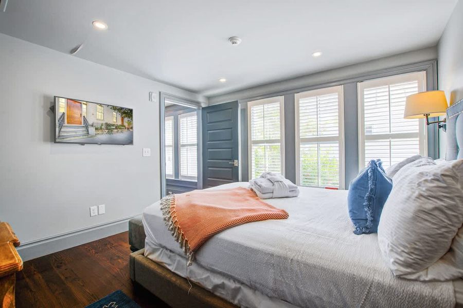 Bedroom #1: Queen Bed