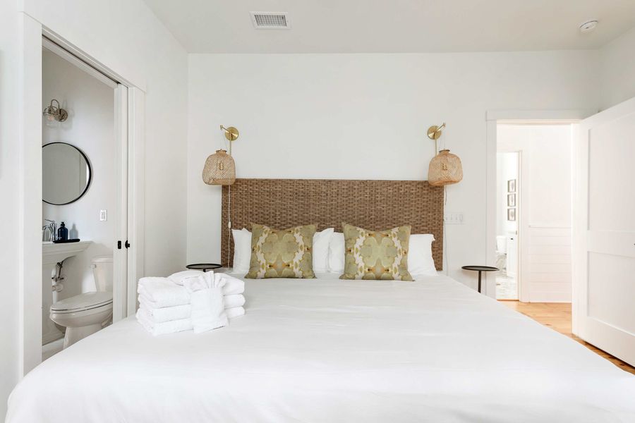Bedroom #1: King Bed 