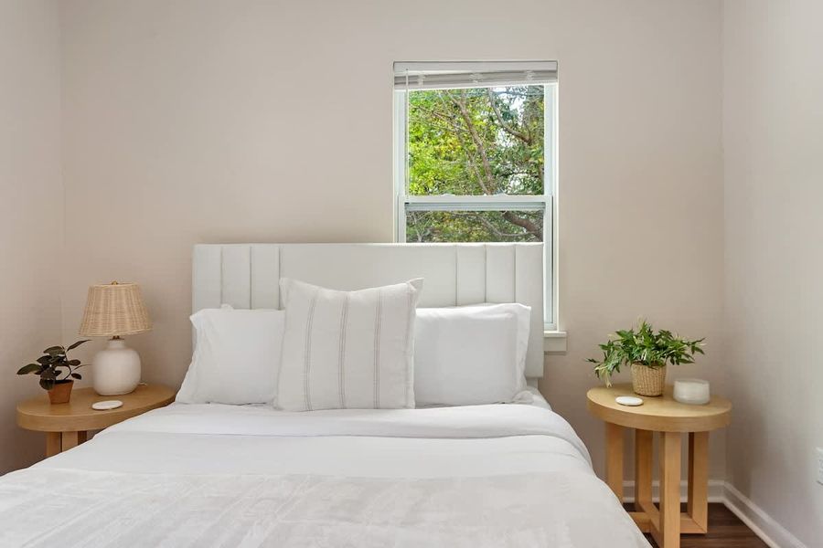 Bedroom #4: Queen Bed 