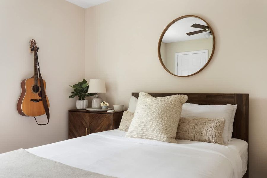 Bedroom #2: Queen Bed 