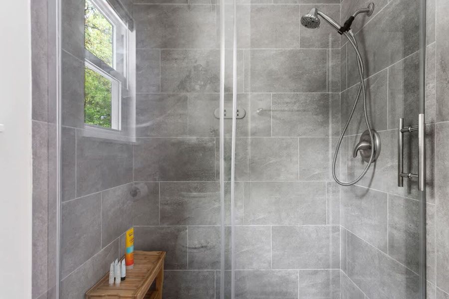 Walk-in shower 
