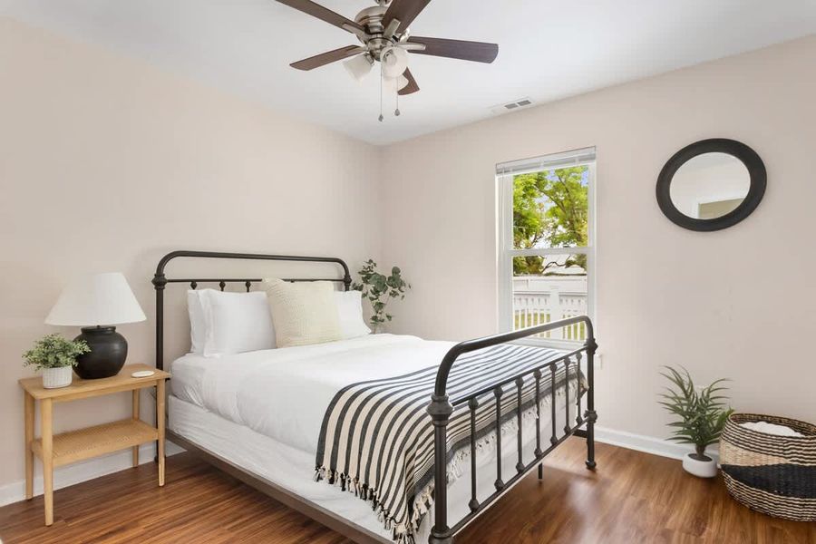 Bedroom #3: Queen Bed 