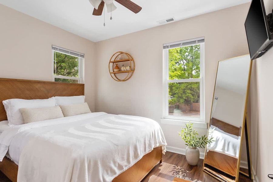 Bedroom #1: Queen Bed 