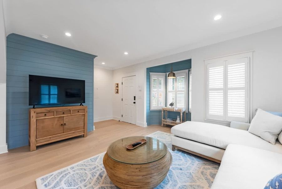 Spacious living room with seating for your entire group!