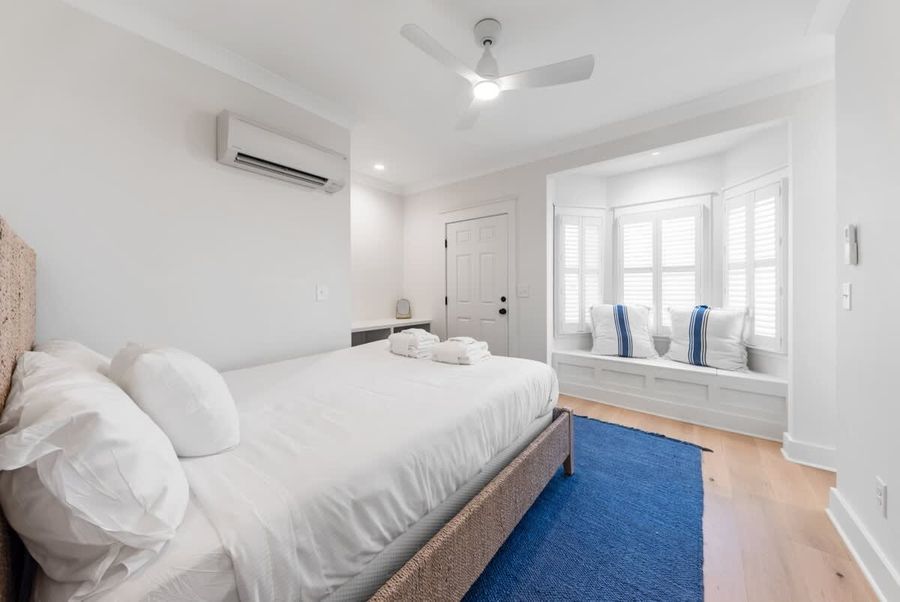 Bedroom 3: Queen bed