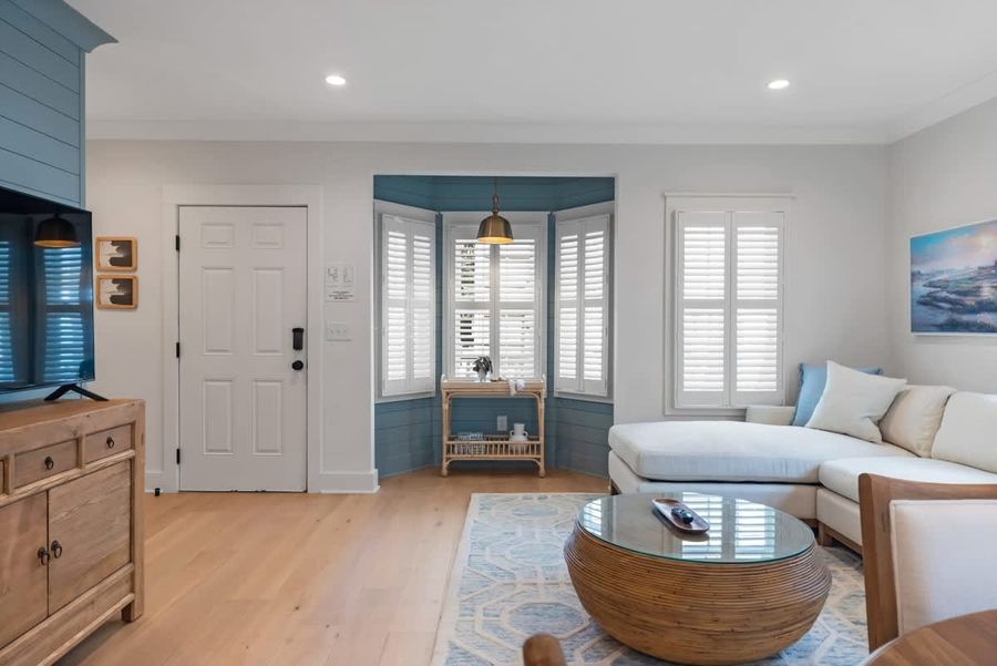 Spacious living room with seating for your entire group!