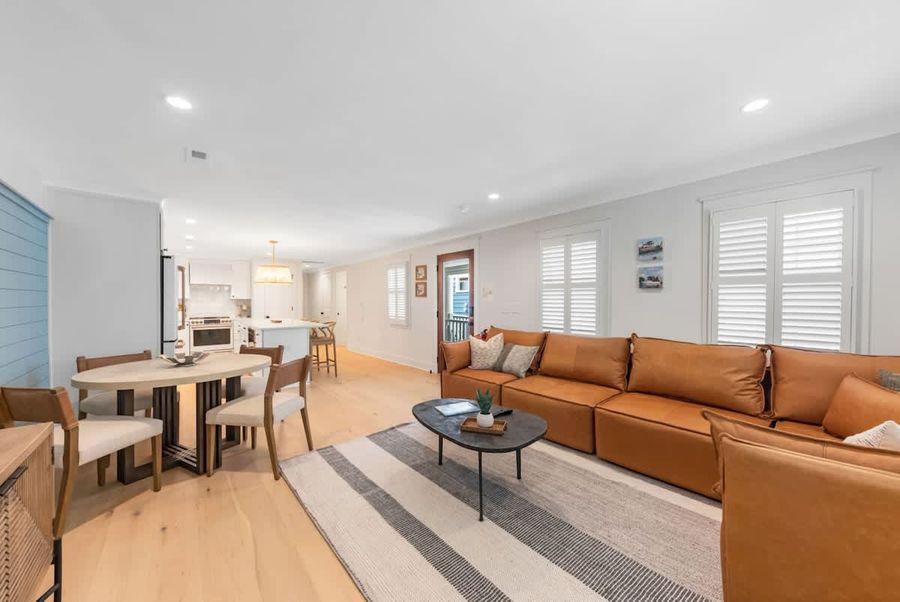 The open-concept design living area allows you to change your settings quickly without missing a moment of fun.