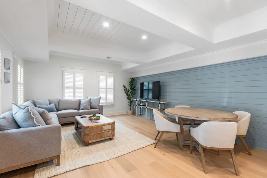 Gather around in the living room and enjoy unforgettable moments with your friends and family.