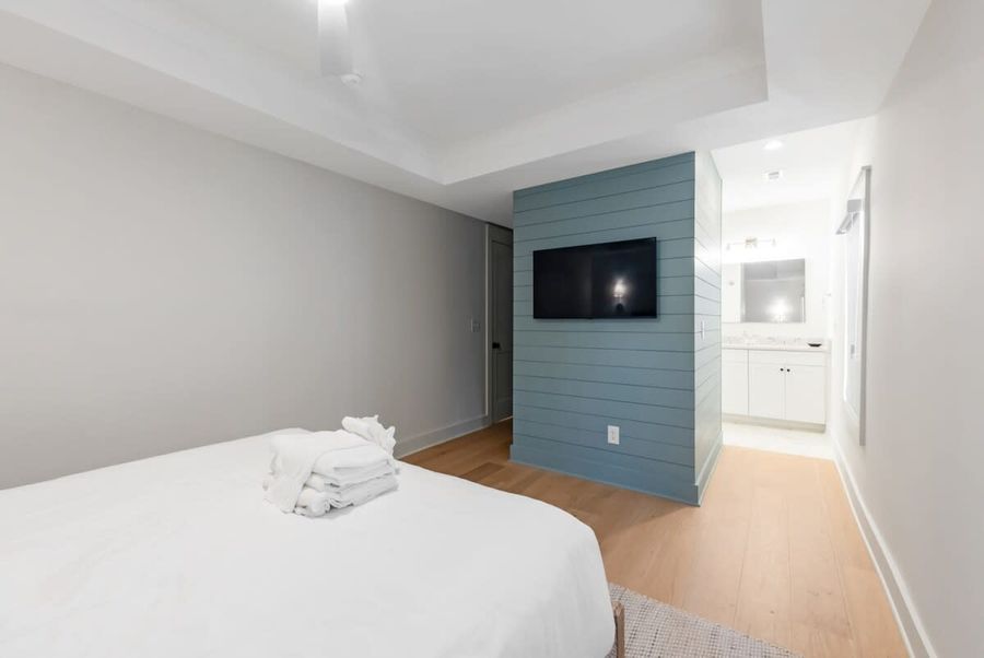 Tuck yourself to sleep by watching your favorite TV show straight from the bed.