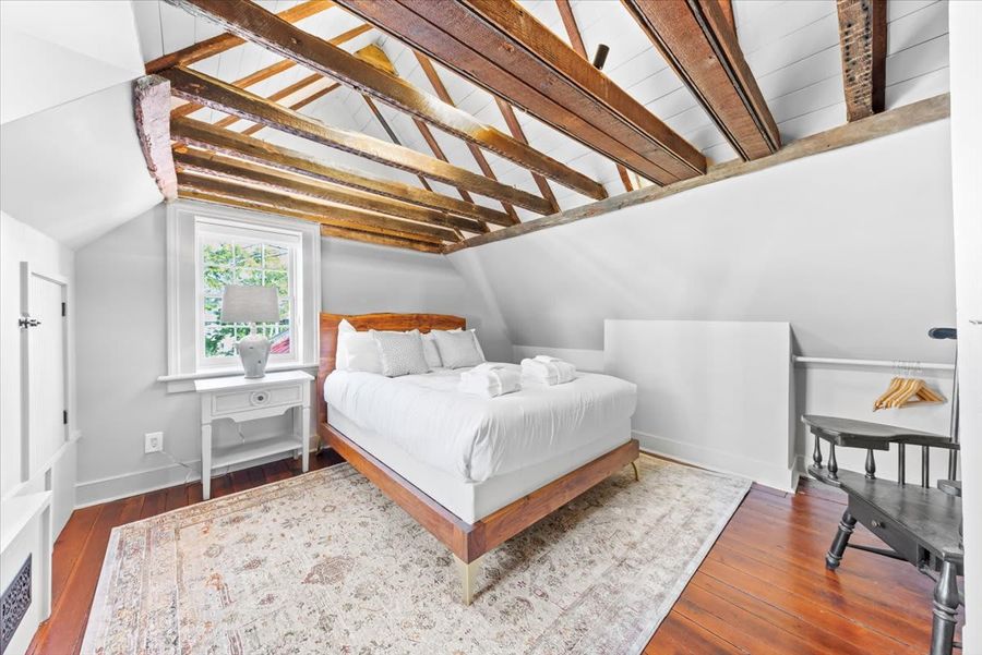 Bedroom 2: Queen Bed