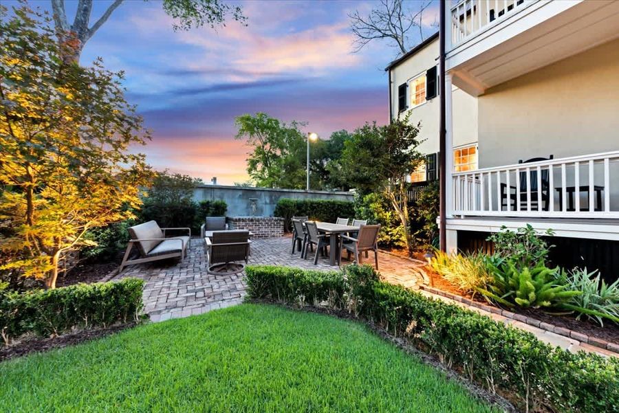 Large outdoor space for the entire group!