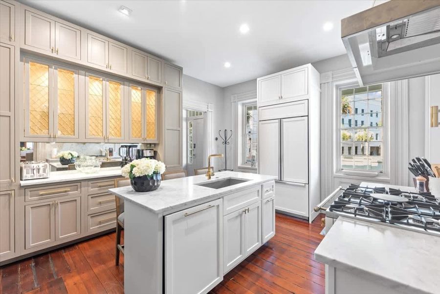 Fully equipped kitchen with everything you need to cook a meal