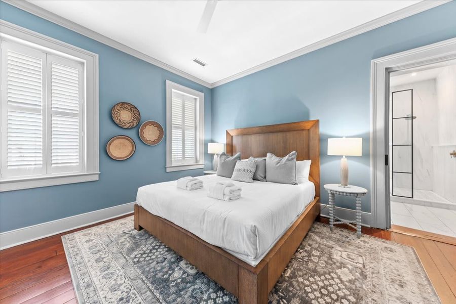Bedroom 4: King Bed